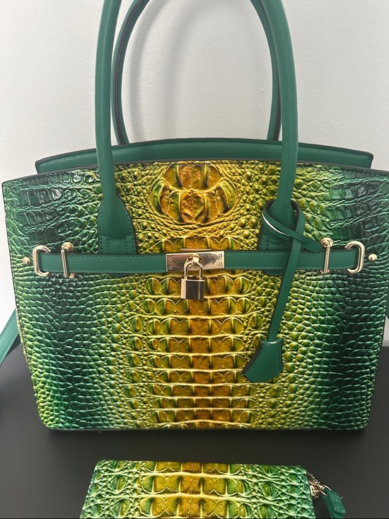 Classic Fashion Collection Handbags - Green & Yellow Croc-Embossed Satchel with Detachable Strap